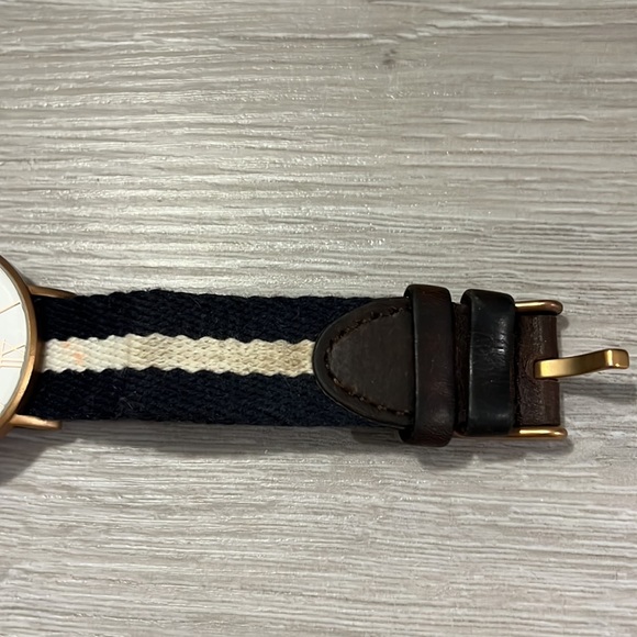 Men Daniel Wellington watch - Picture 4 of 6